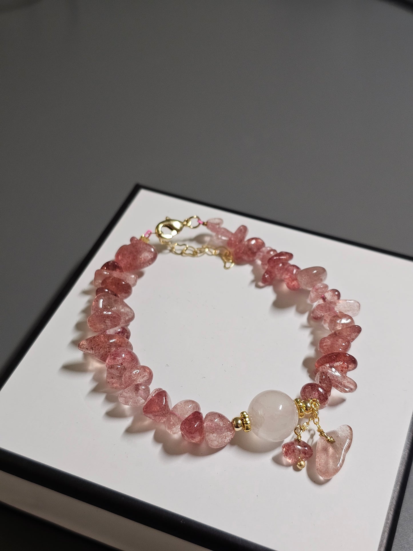 Strawberry Quartz ร Rose Quartz Love Bracelet