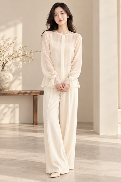 模特兒示範象牙白無領柔紗襯衫，封閉圓領｜Model wearing corrected ivory Collarless Sheer Blouse
