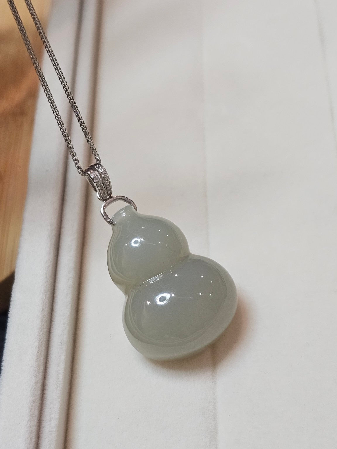 Qingshui Green Hetian Jade Gourd Pendant original product photo | 晴水綠和田玉葫蘆吊墜實拍