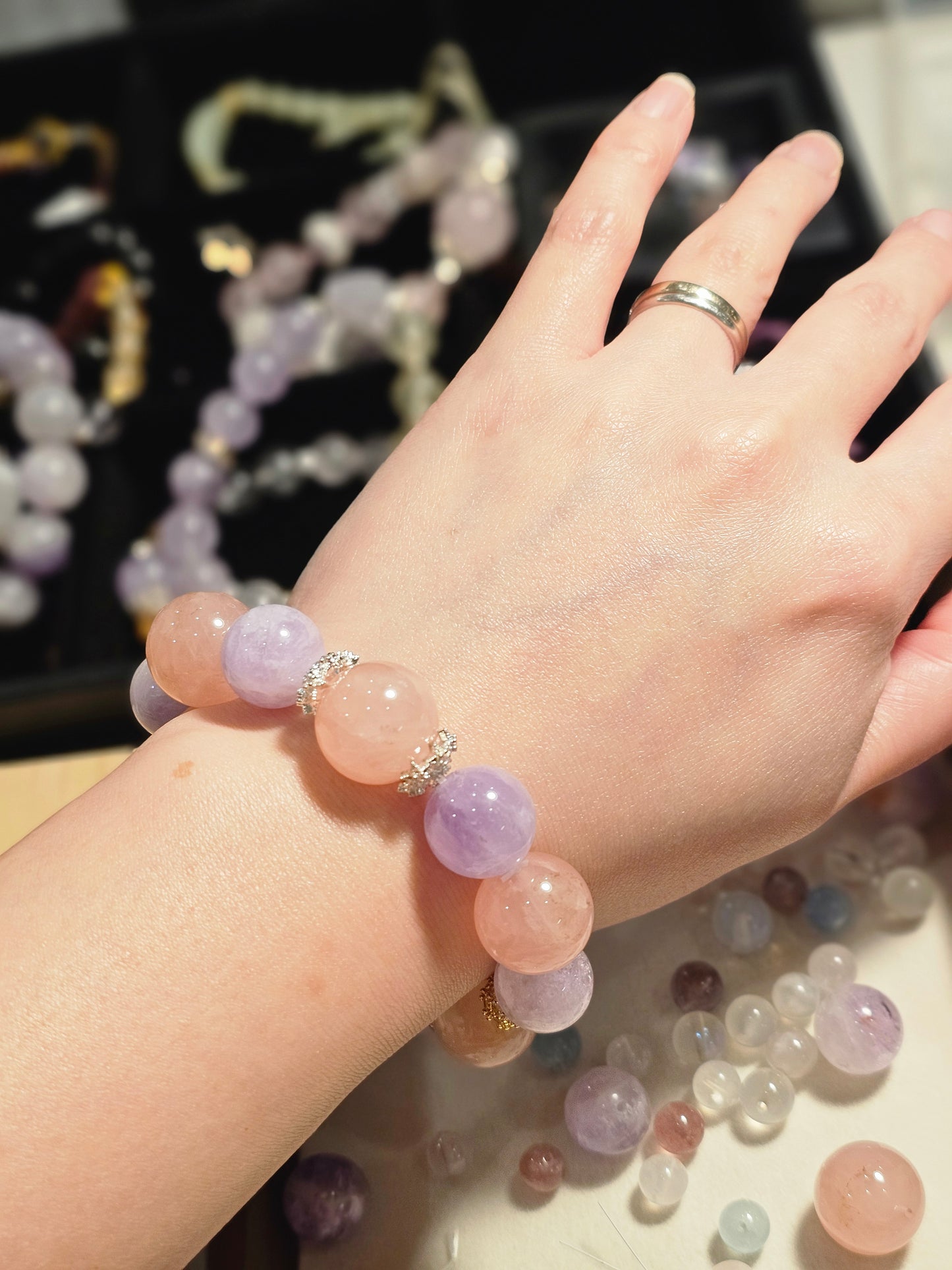 糖果系大珠能量手鏈 
粉晶 × 紫鋰輝 14mm