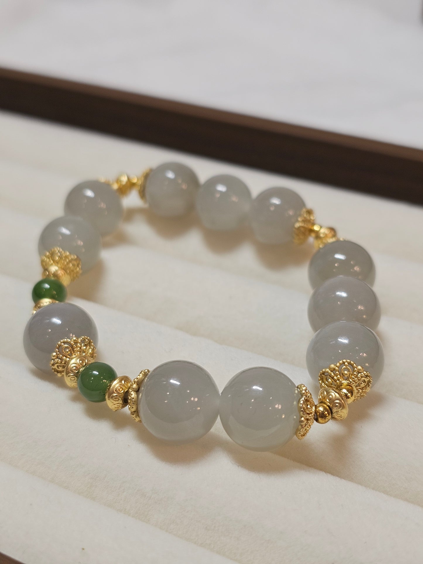 Smoky Lavender Hetian Jade · 12mm