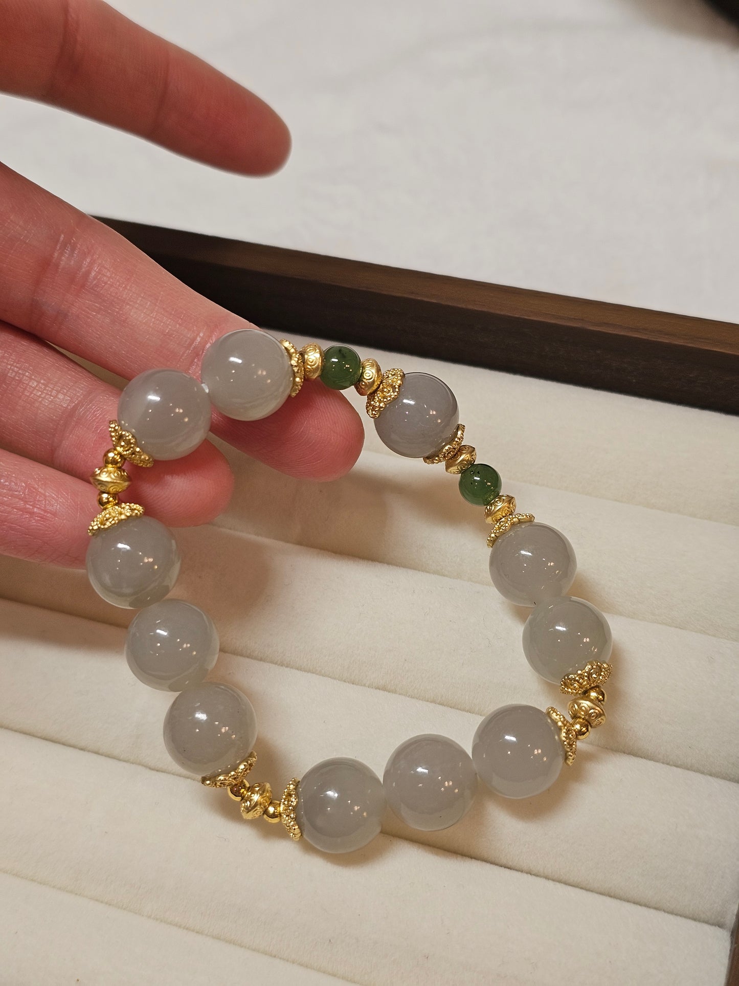 Smoky Lavender Hetian Jade · 12mm