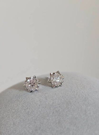 18K Star-Claw Lab Grown Diamond Earring