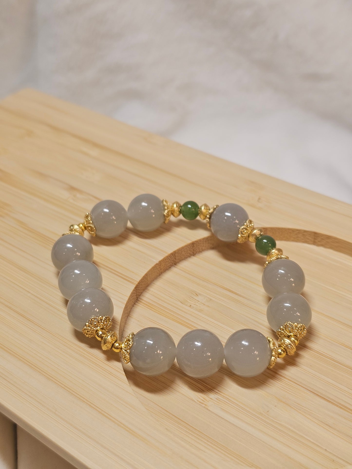 Smoky Lavender Hetian Jade · 12mm